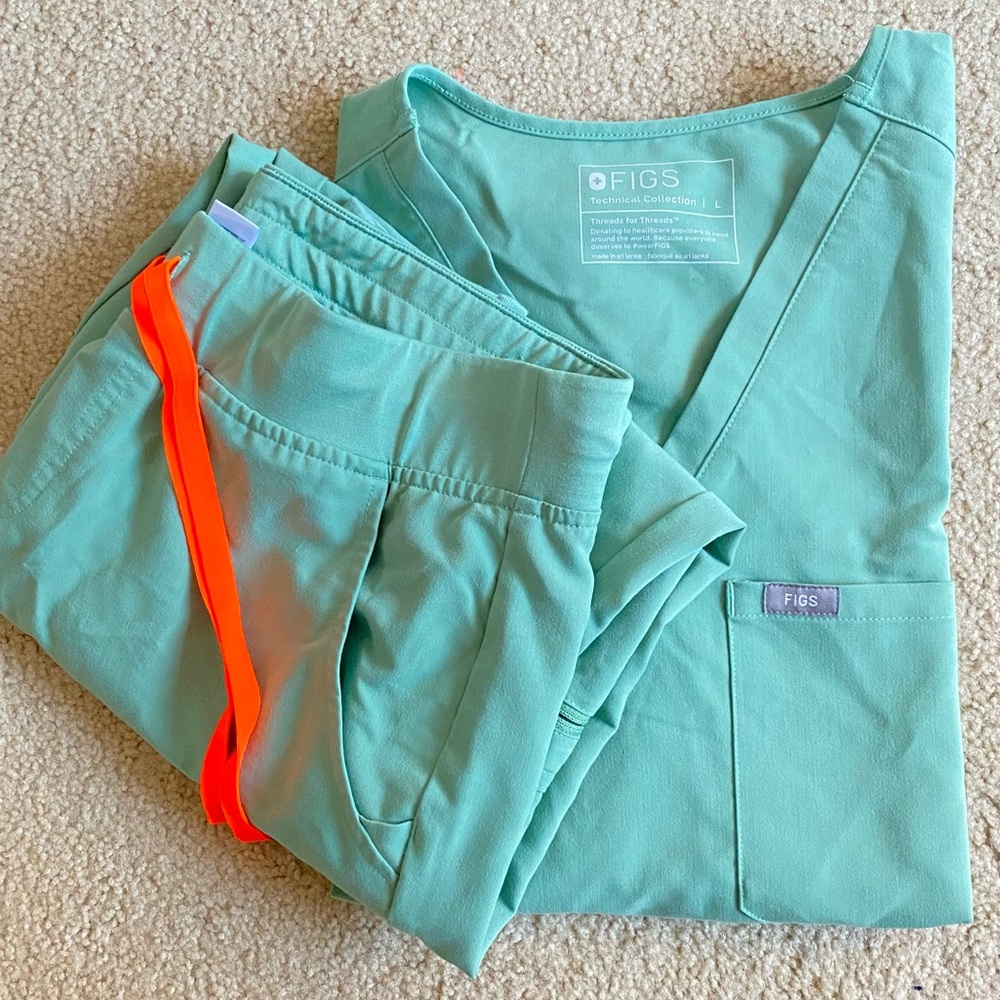 Figs scrub set
